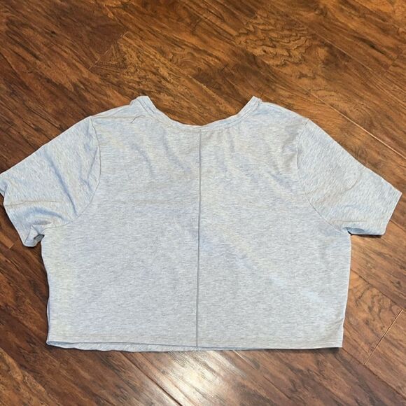 Women’s plus Nike grey one luxe twist short sleeved crop top dri-fit activewear - Picture 3 of 6
